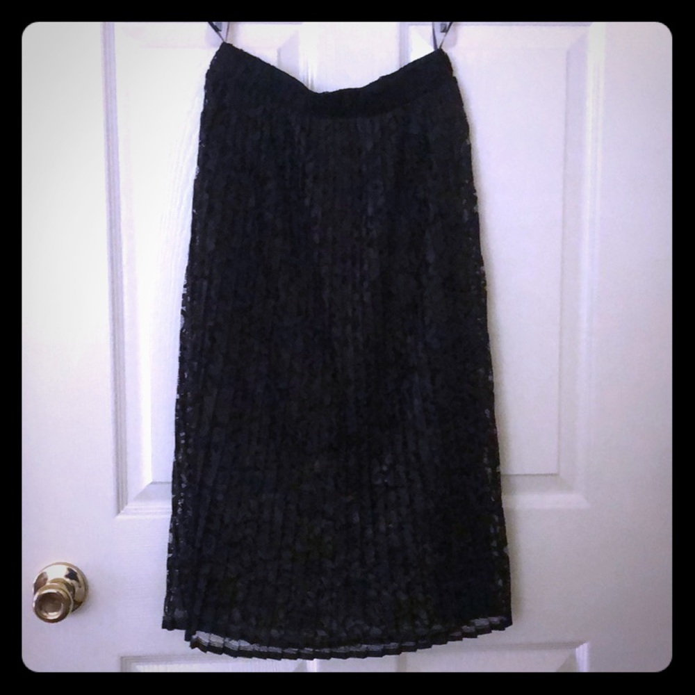 Black floral pleated a-line skirt